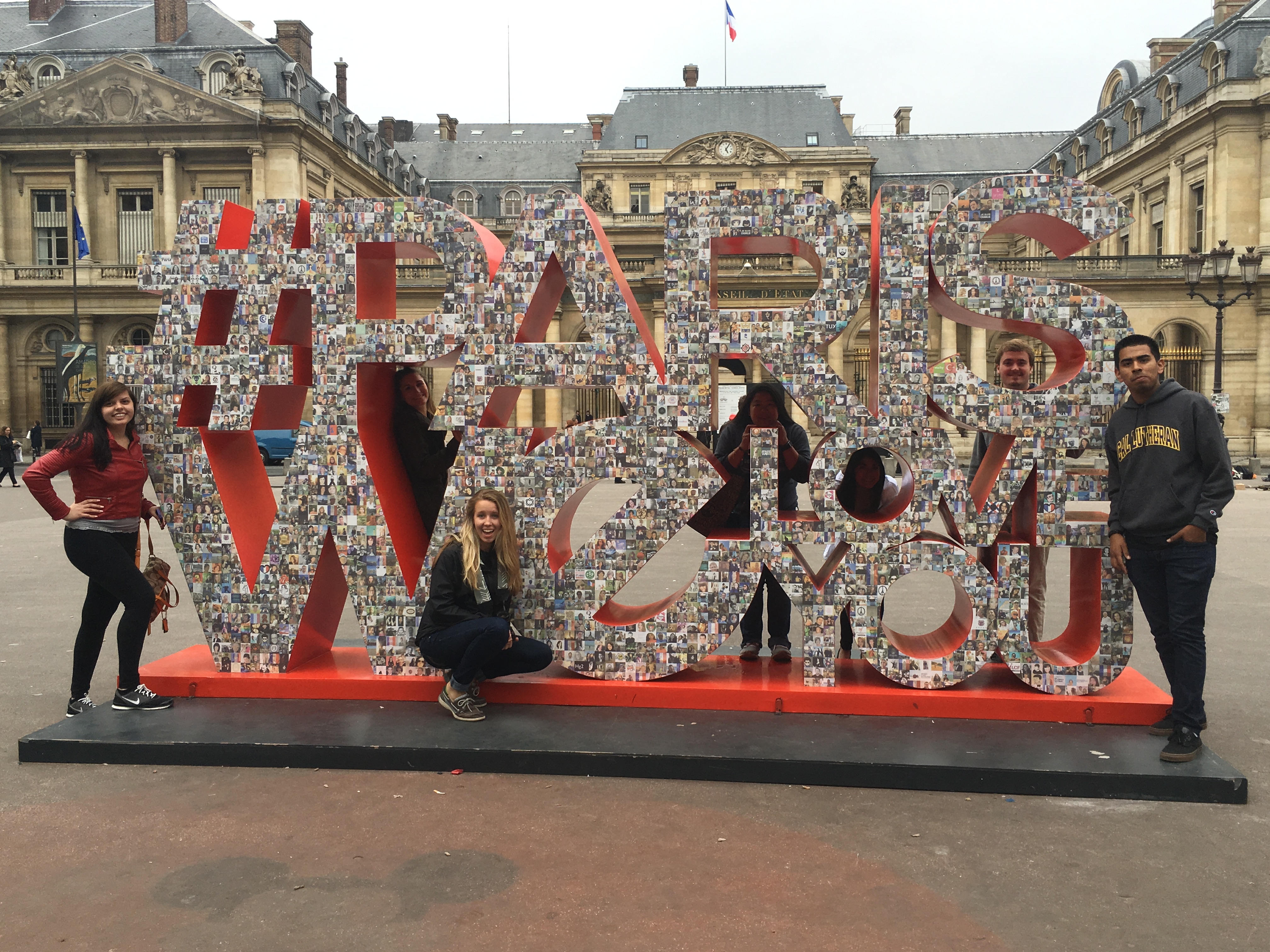 paris welcome sign