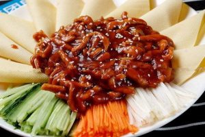Jing jiang rou si popular dishes in beijing