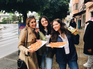 free time in Verona eating pizza
