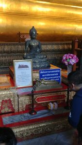 People praying in front of Buddha
